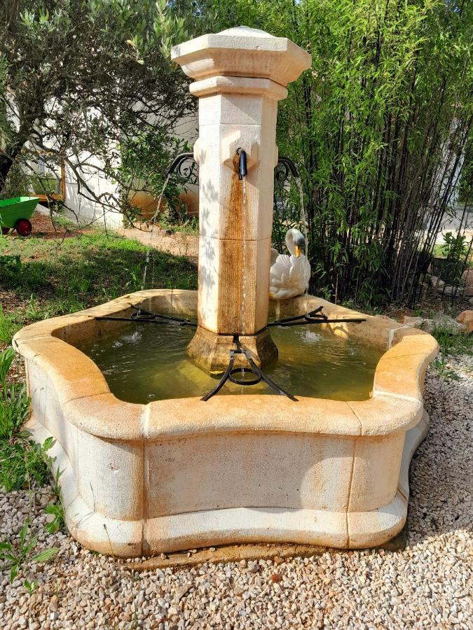 Domaine D'Avalon Guest House Lorgues Exterior photo